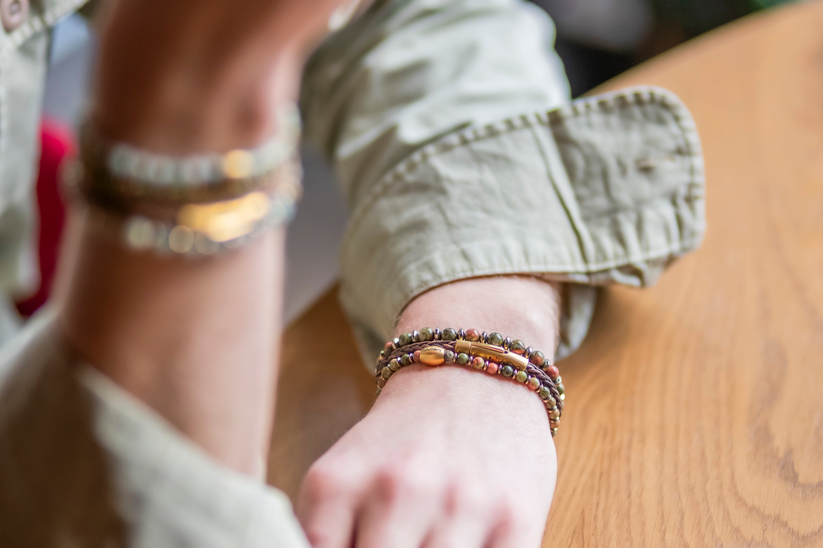 Armbanden_empatduaMASunakiet_enamduamasunakiet_sumatramasbruin.jpg