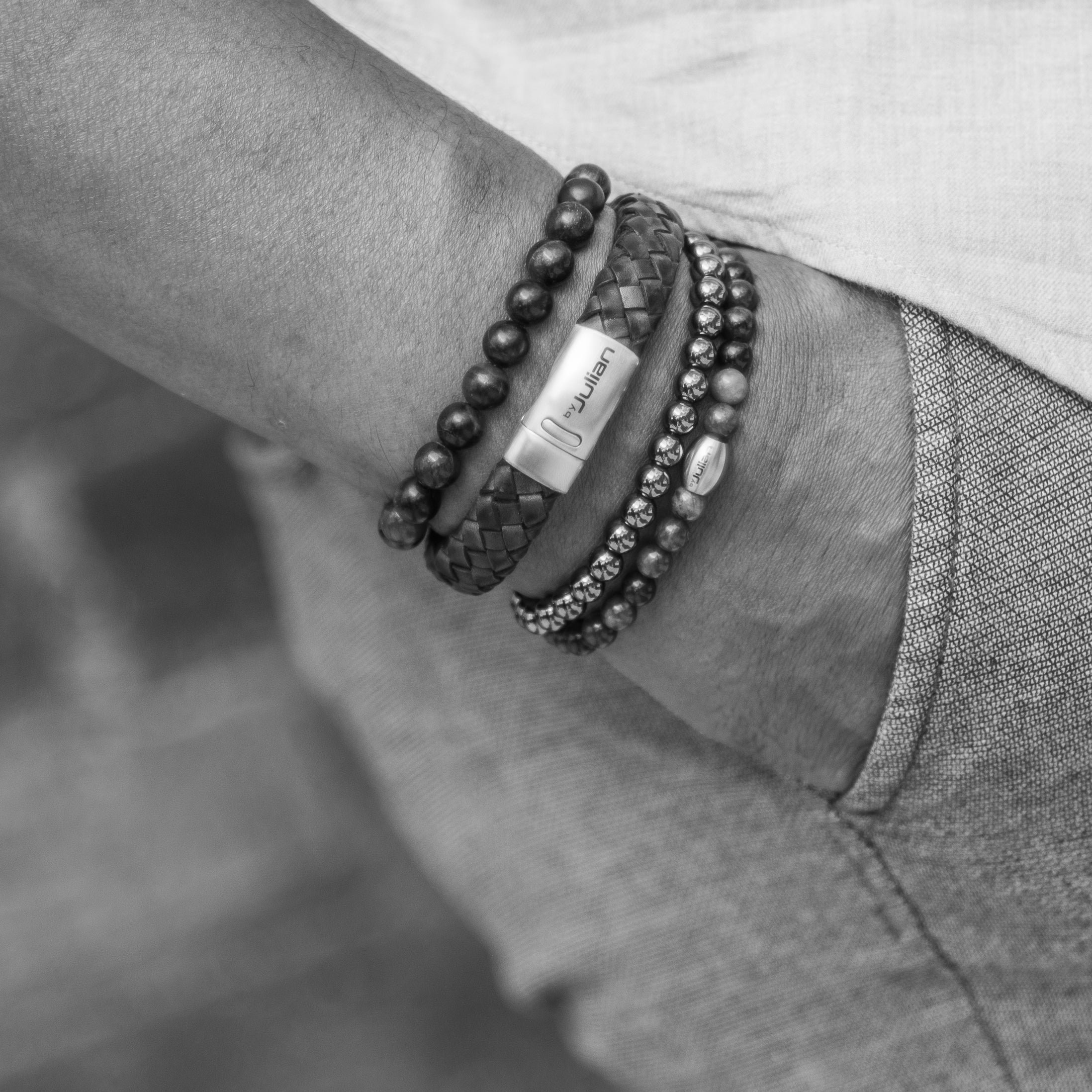 Armbandenset_byJulian_zwart_wit_Jeffinzak.jpg