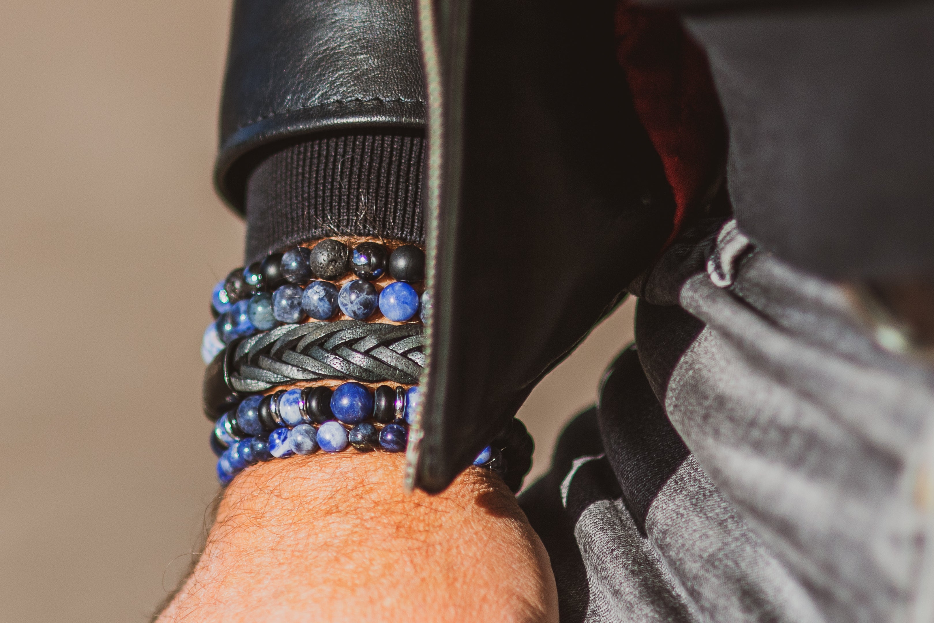 ByJulian.enamsodaliet_Nanejimatblauw_ambarawanerozwart_Nanesodaliet_Nanemixblauwzwart.jpg