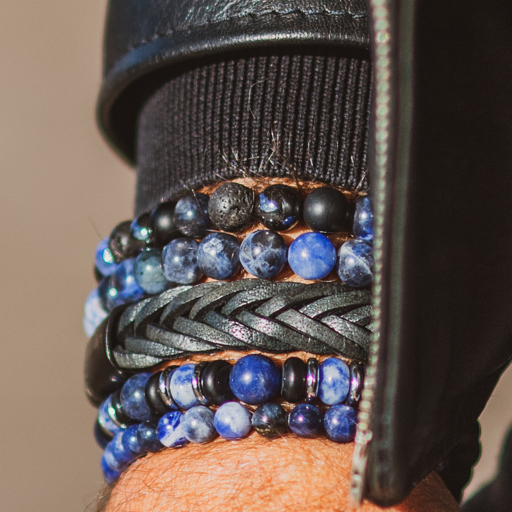 ByJulianoktoberambarawanerozwart_enamsodaliet_nanejimatblauw_Nanesodaliet_Nanemixblauwzwart.jpg